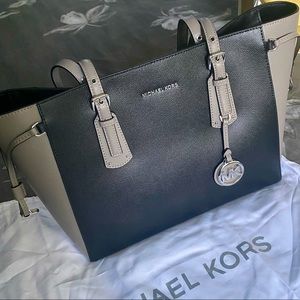Michael Kors- Voyager Medium Two-Tone Crossgrain Leather Tote Bag